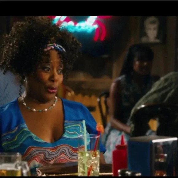 Worn On TV, Hart Of Dixie, Peruvian Amazonite, Pearl Necklace - Picture 2 of 4